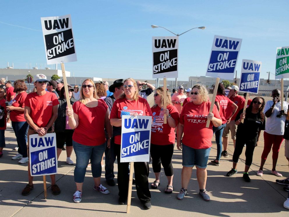Heres where things stand as GM workers strike for second week News Site