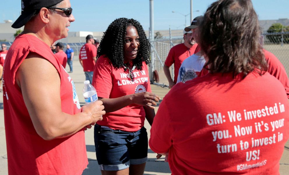 PHOTO: Striking General Motors assembly worker Raneal Edwards talks with fellow strikers during a rally outside the shuttered Lordstown Assembly plant during the United Auto Workers national strike in Lordstown, Ohio, September 20, 2019.