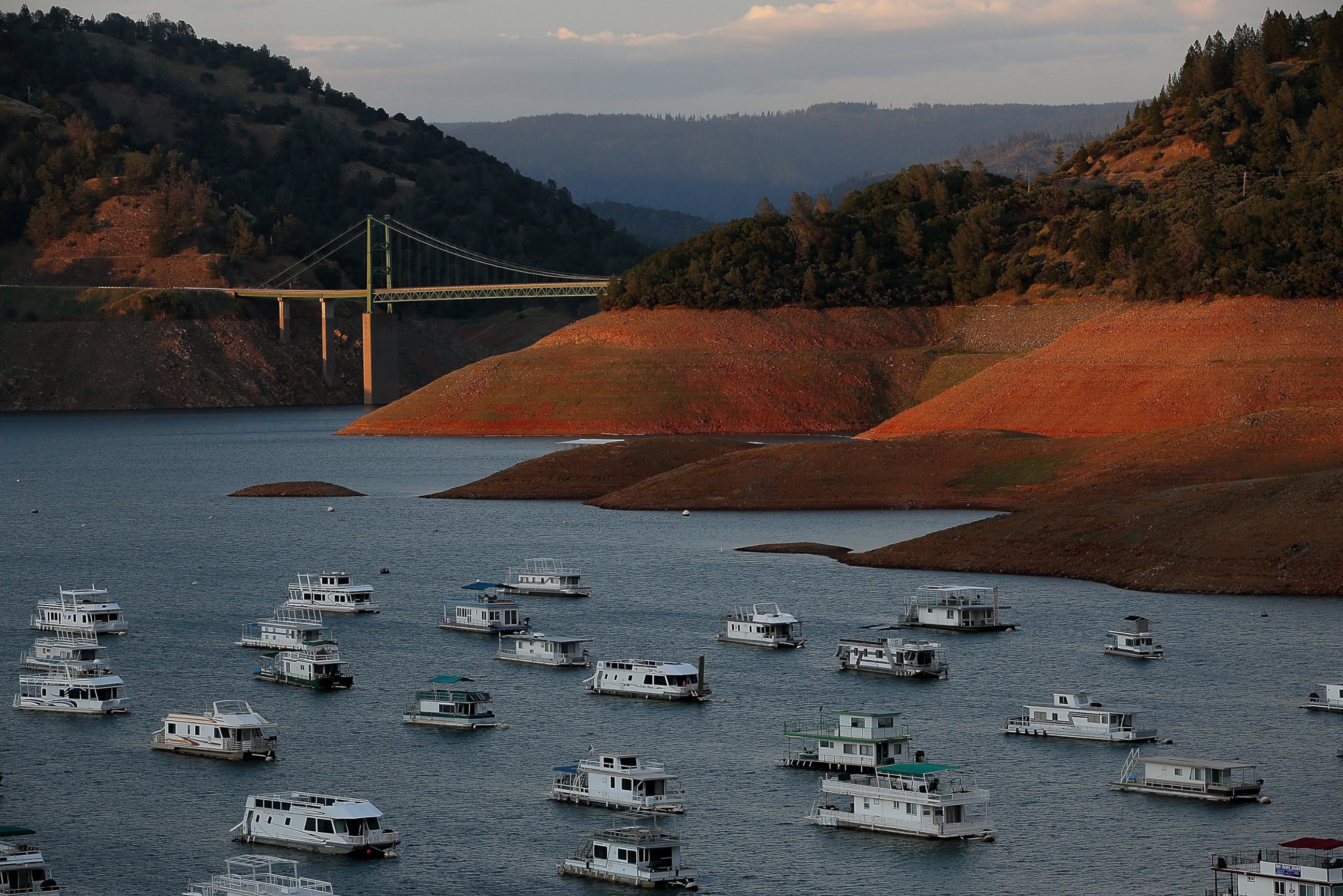 PHOTO: Low water levels are visible at Lake Oroville near the Bidwell Bar Bridge on May 7, 2015 in Oroville, Calif.