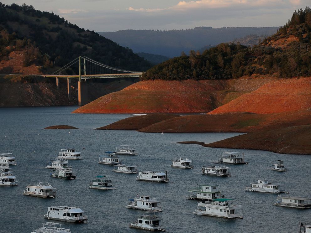 PHOTO: Low water levels are visible at Lake Oroville near the Bidwell Bar Bridge on May 7, 2015 in Oroville, Calif.