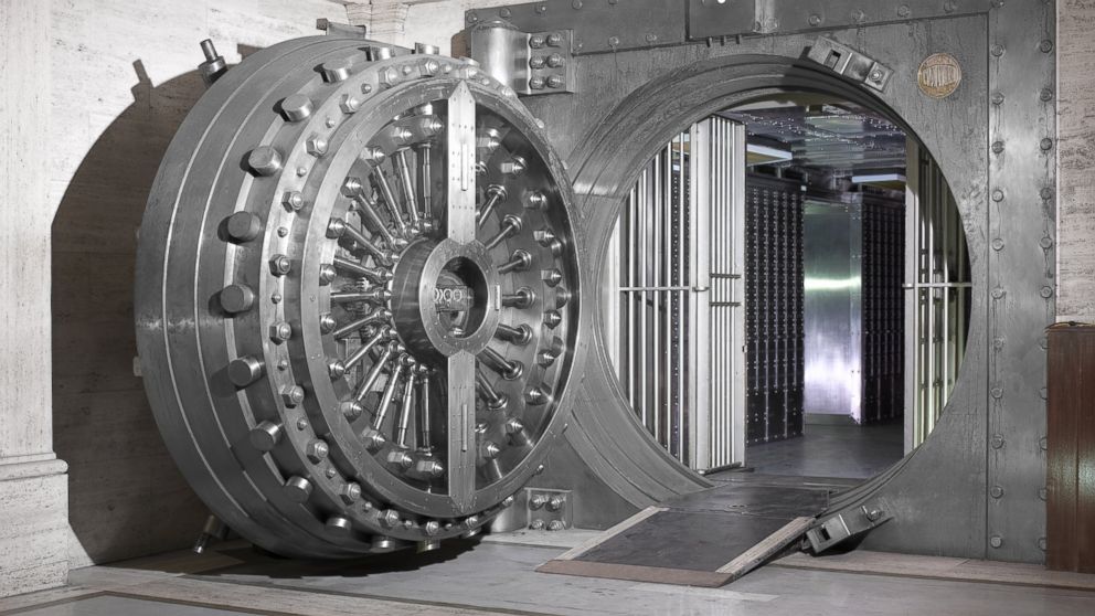 PHOTO: A bank vault door stands open in an undated stock photo.