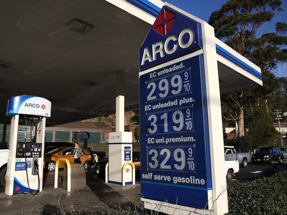 PHOTO: Gas prices are displayed at an Arco gas station on Oct. 27, 2014 in Mill Valley, Calif.