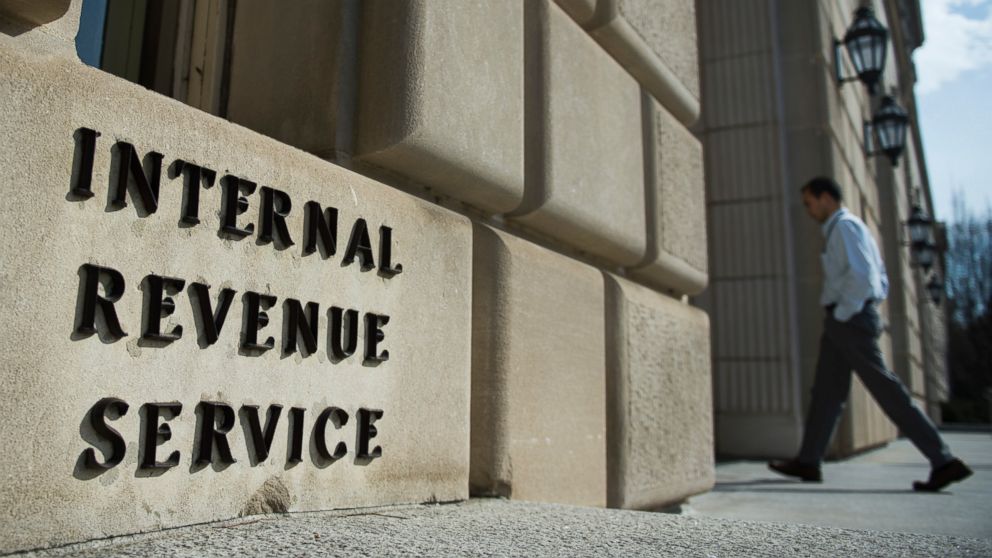PHOTO: A man walks into the Internal Revenue Service building in Washington, D.C. on March 10, 2016.