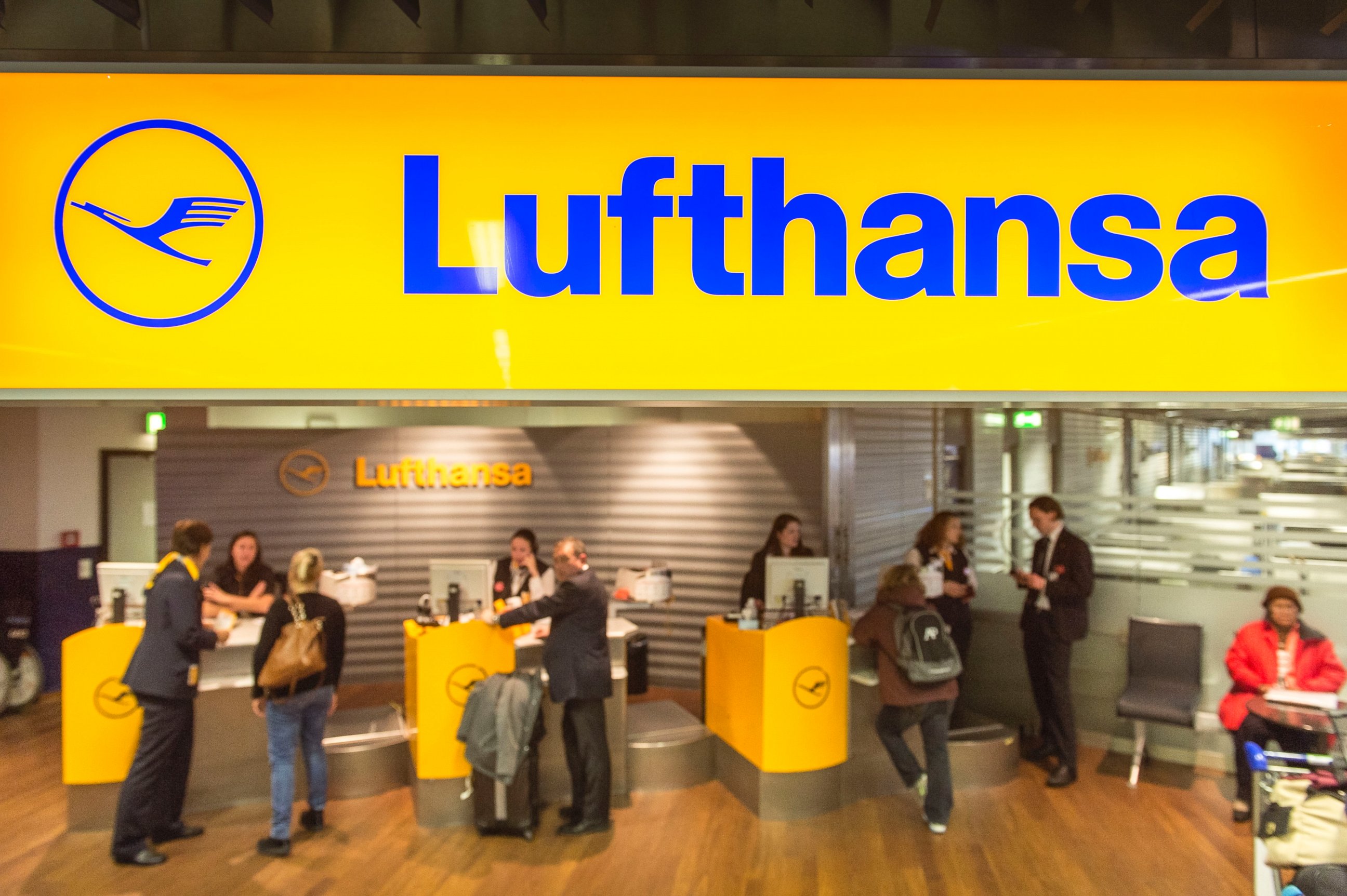 PHOTO: Passengers try to re-book their flights at a Lufthansa counter at Frankfurt International Airport during a strike by Lufthansa pilots on December 1, 2014 in Frankfurt, Germany.