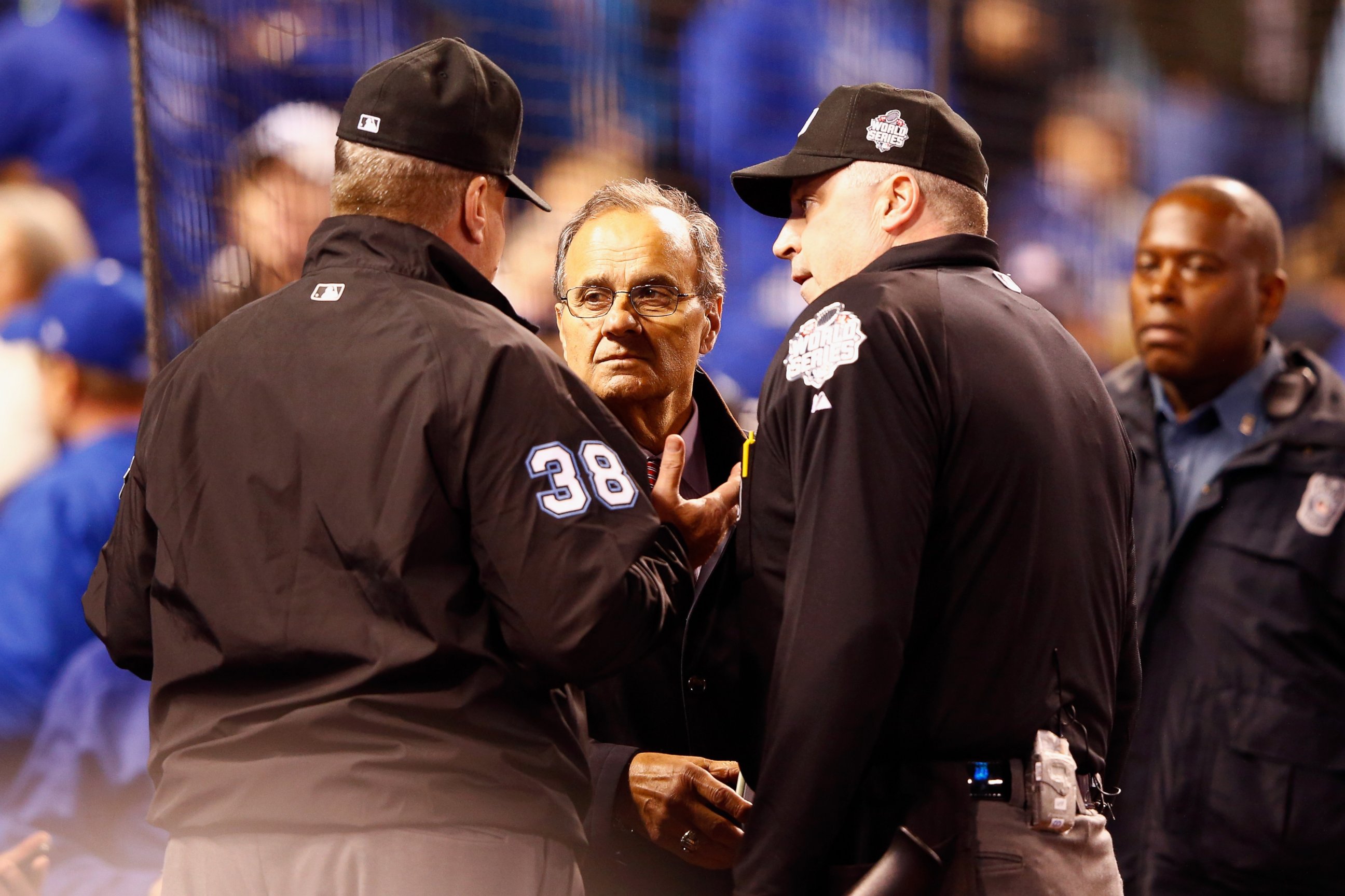 PHOTO:Joe Torre, MLB's Chief Baseball Officer, meets with umpires in the fourth inning to discuss technical difficulties during Game 1 of the 2015 World Series between the Kansas City Royals and the New York Mets, Oct. 27, 2015, in Kansas City, Mo. 