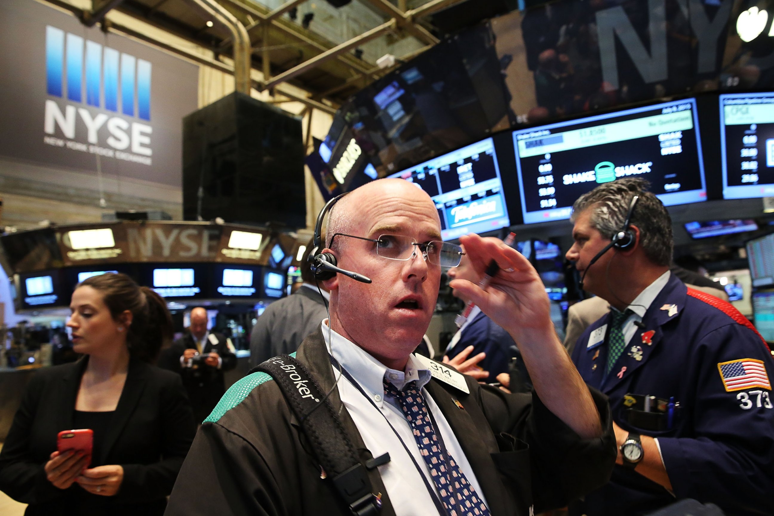 PHOTO: Traders wait for trading to resume on the floor of the New York Stock Exchange after trading was halted due to a "technical glitch" on July 8, 2015 in New York.