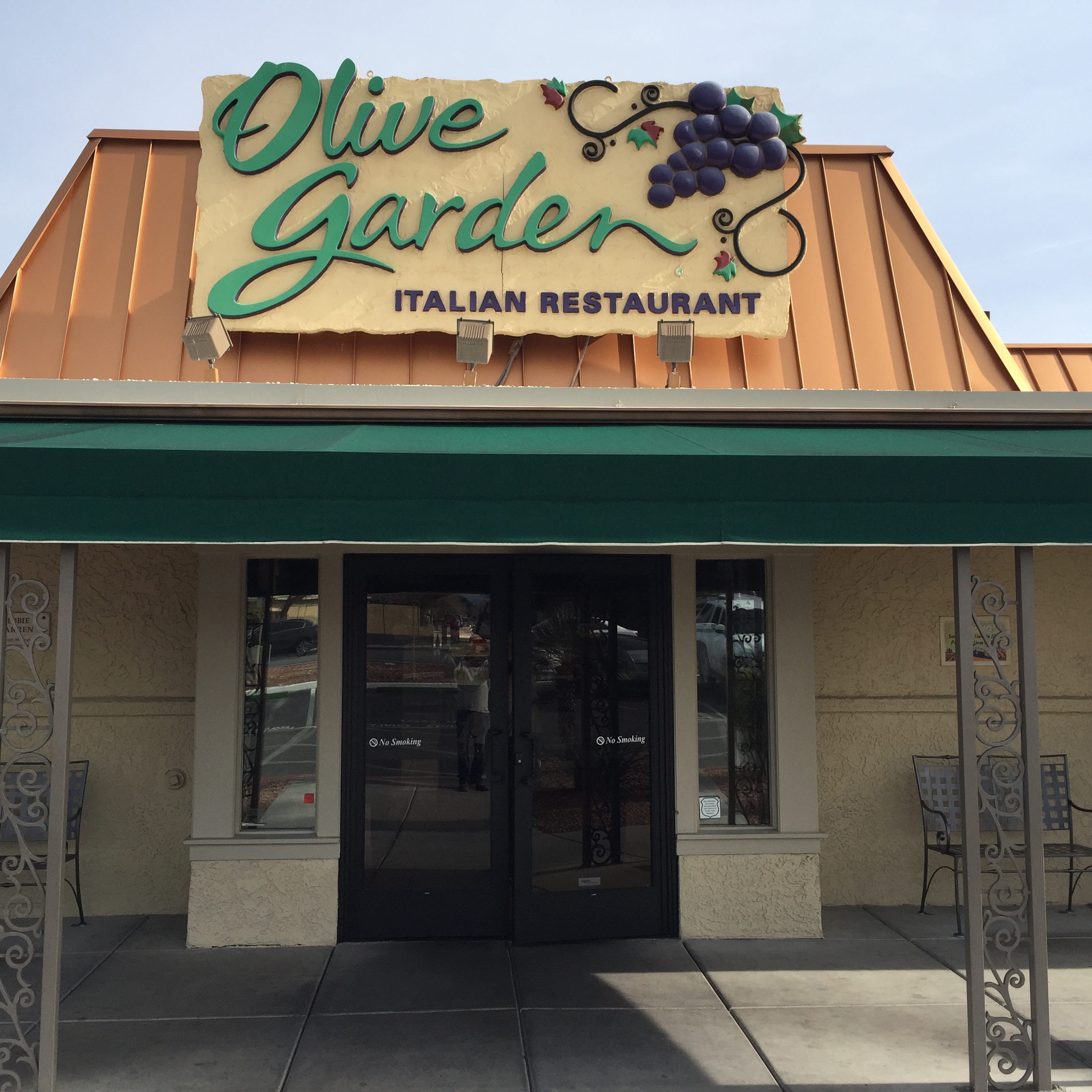 olive garden restaurant exterior