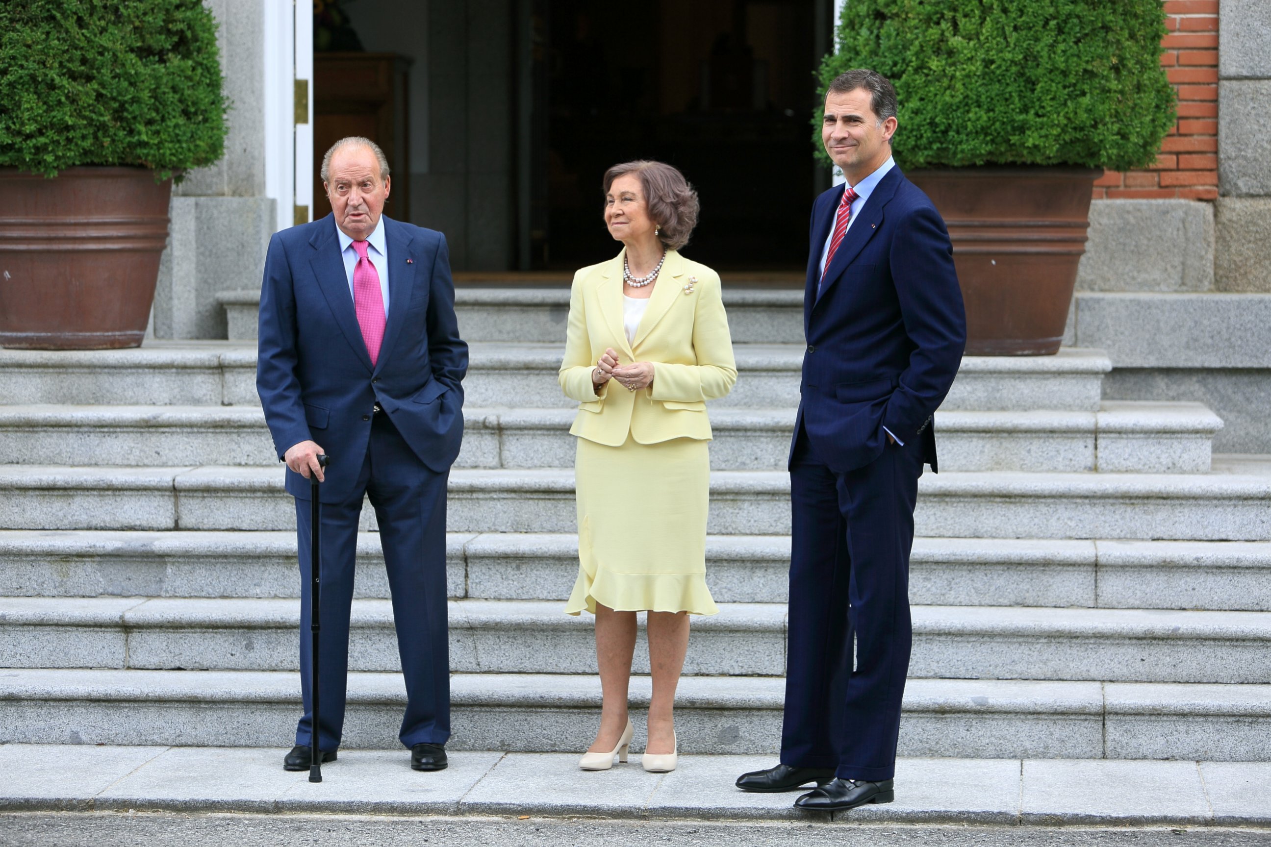 PHOTO: Spanish Royals King Juan Carlos and Queen Sofia and Prince Felipe at Zarzuela Palace on May 28, 2014 in Madrid, Spain. 