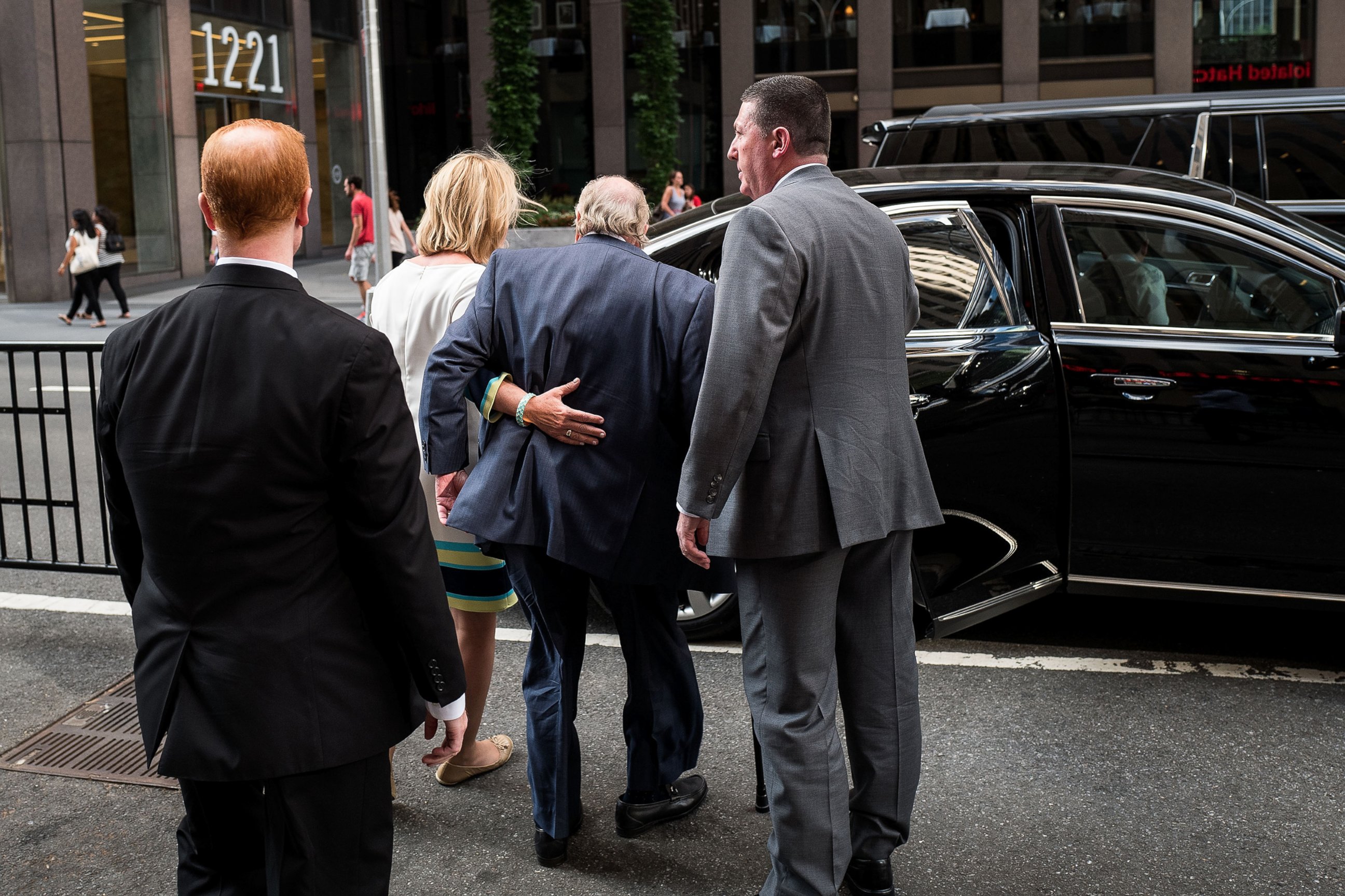 PHOTO: Fox News chairman Roger Ailes is helped to his car by his wife Elizabeth Tilson as they leave the News Corp building, July 19, 2016 in New York.