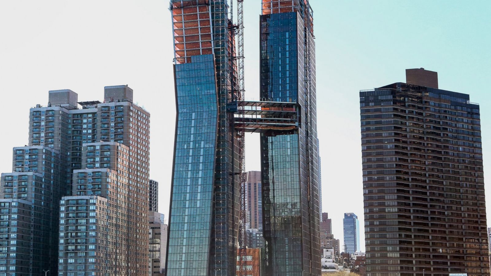 New two build. American Copper buildings (Нью-Йорк, США). Медь на здании. American Cooper building.