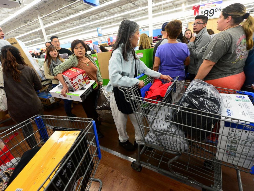 PHOTO: People get an early start on Black Friday shopping deals at a Walmart Superstore on Nov. 22, 2012 in Rosemead, Calif.