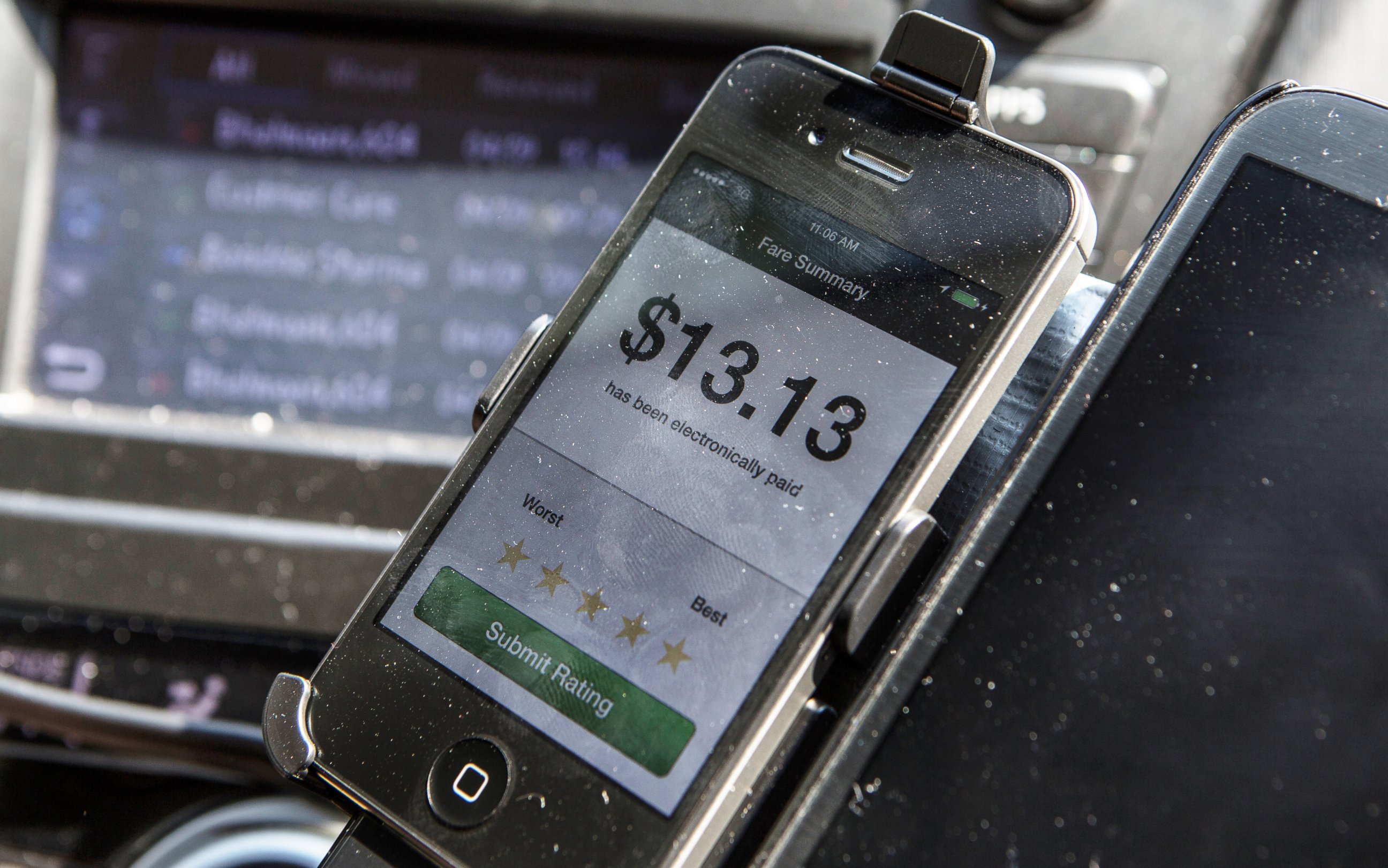 PHOTO: A fare summary is displayed on the Uber app in the car of an UberX driver on April 9, 2014, in Washington, DC.