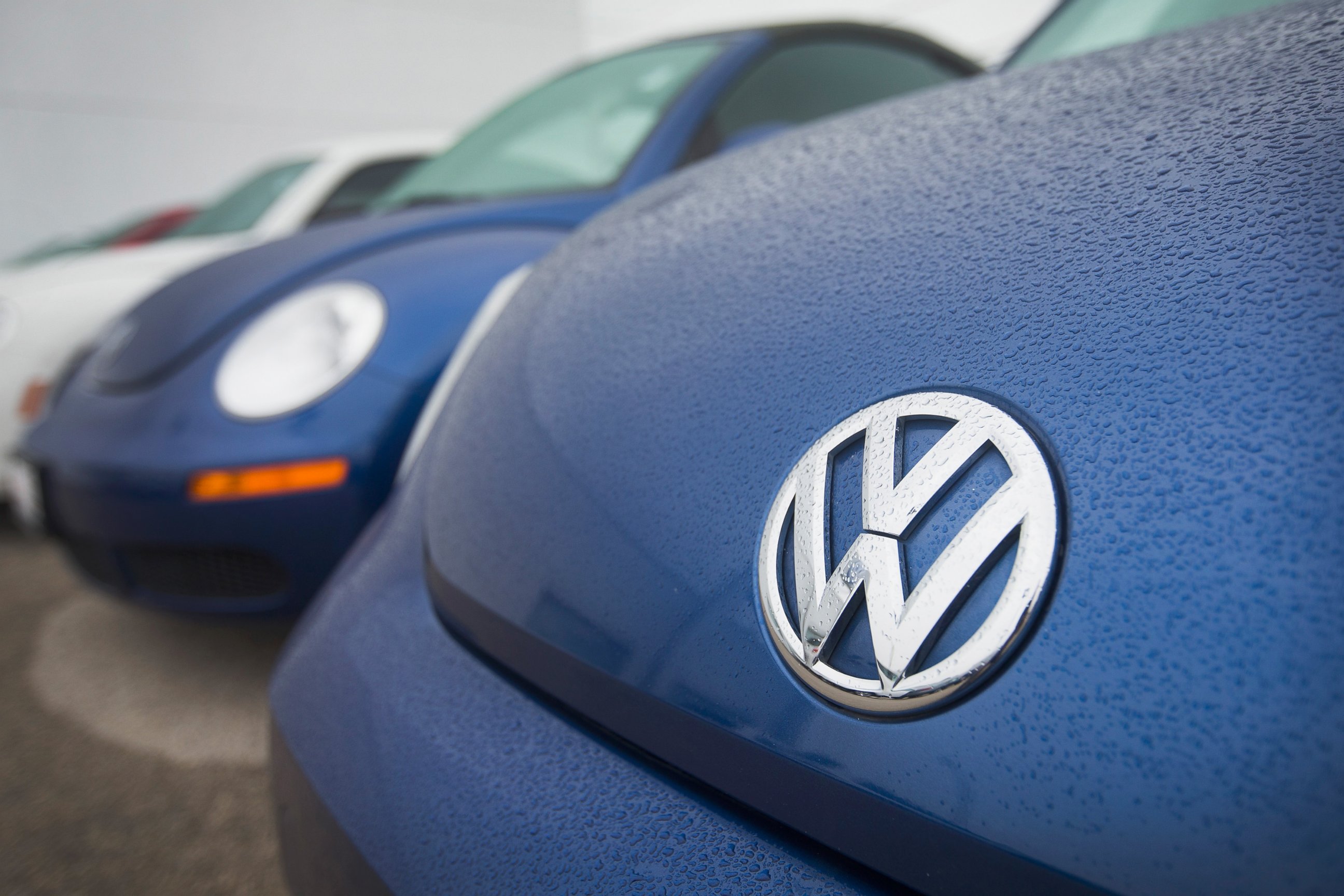 PHOTO: Volkswagen Beetles are offered for sale at a dealership on Sept. 18, 2015 in Chicago.