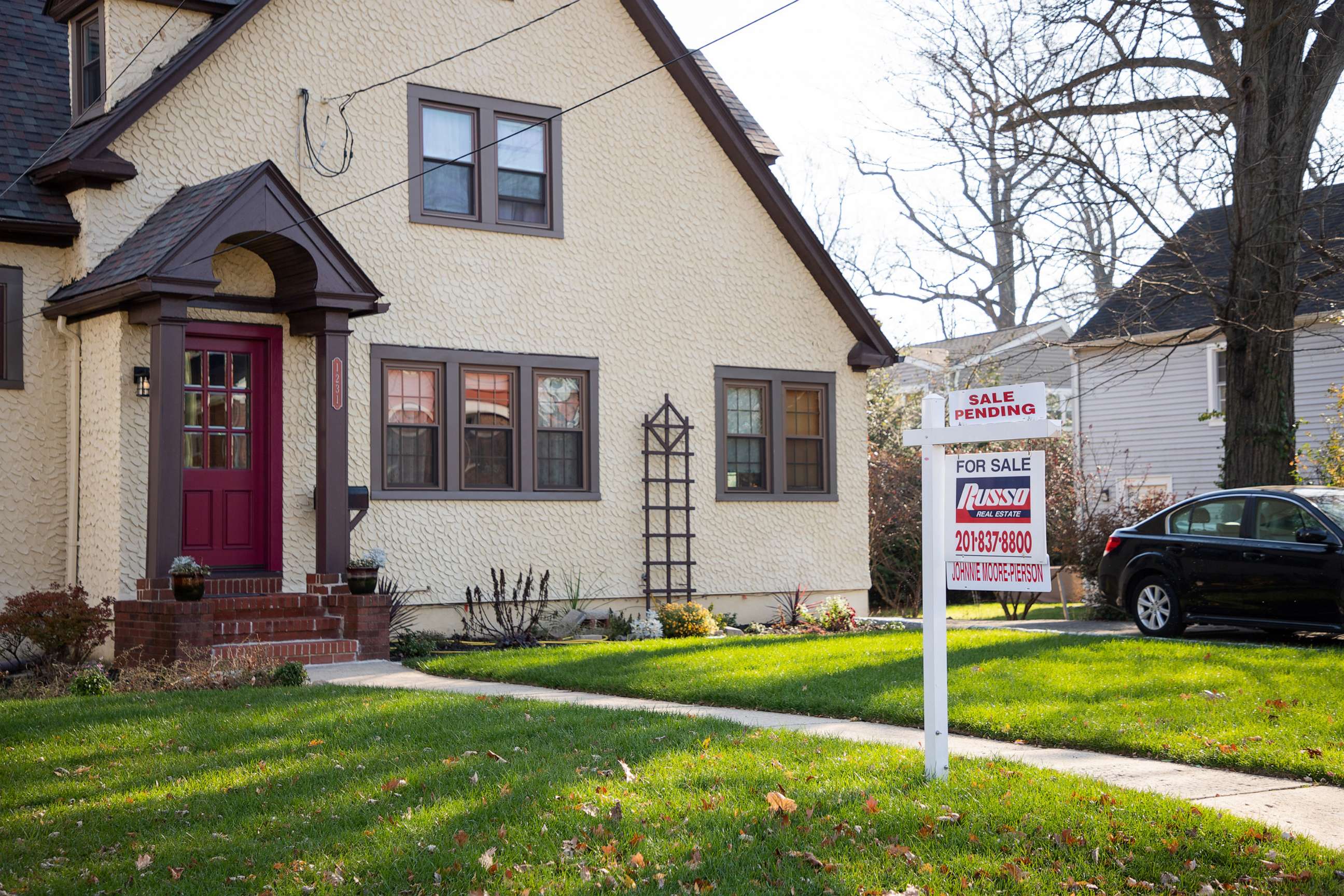 PHOTO: A pending home sale in Teaneck, N.J., Nov. 24, 2022.