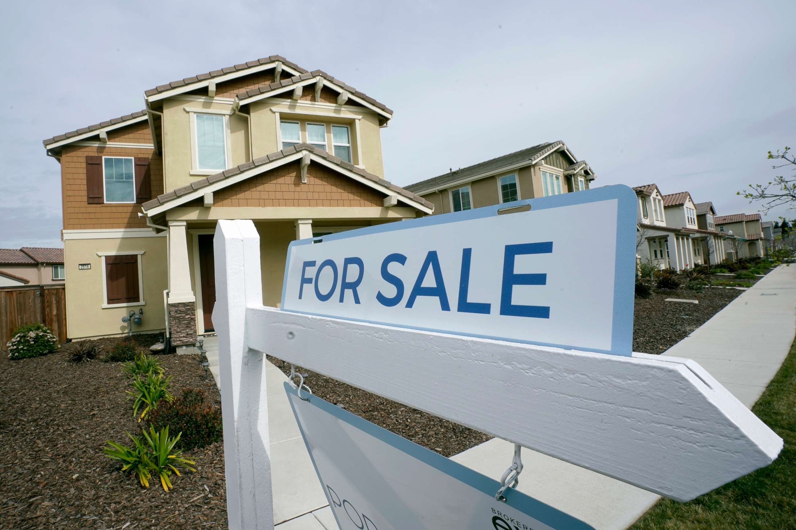 PHOTO: A for sale sign is posted in front of a home in Sacramento, Calif., March 3, 2022.