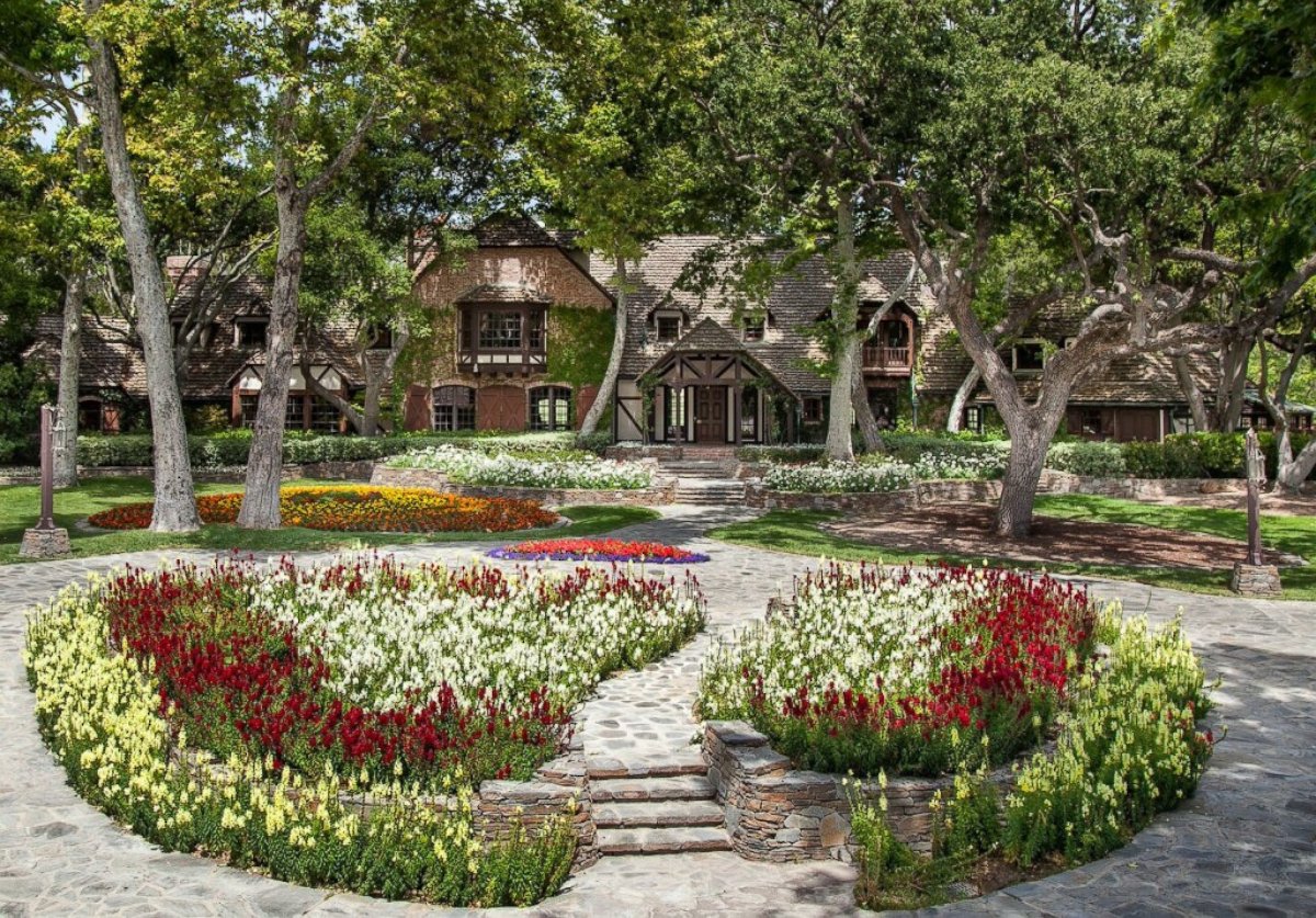 PHOTO: A real estate photo of "Sycamore Valley Ranch," 40 miles northwest of Santa Barbara in Los Olivos, formerly Michael Jackson's Neverland Ranch.