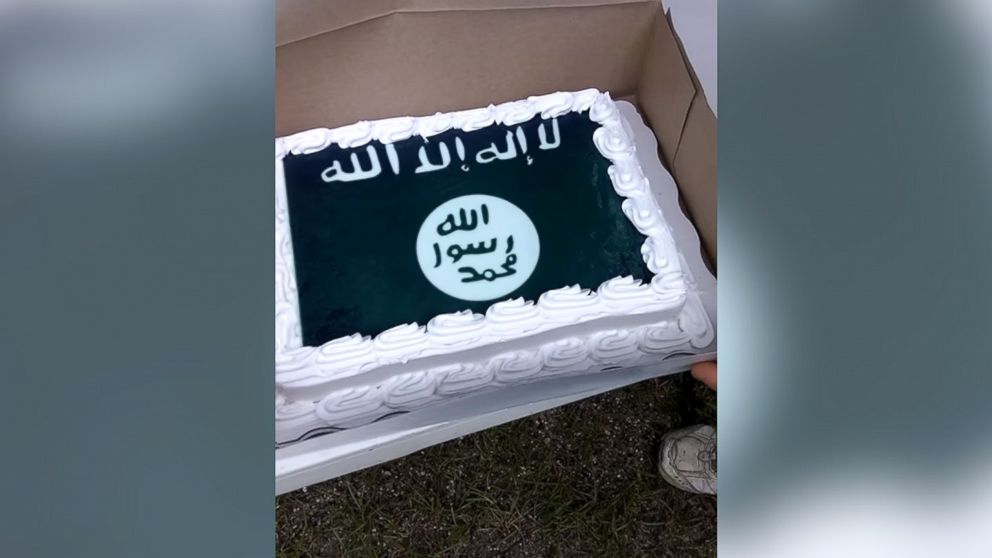 PHOTO: A Walmart store mistakenly baked a man a cake with an ISIS flag design.