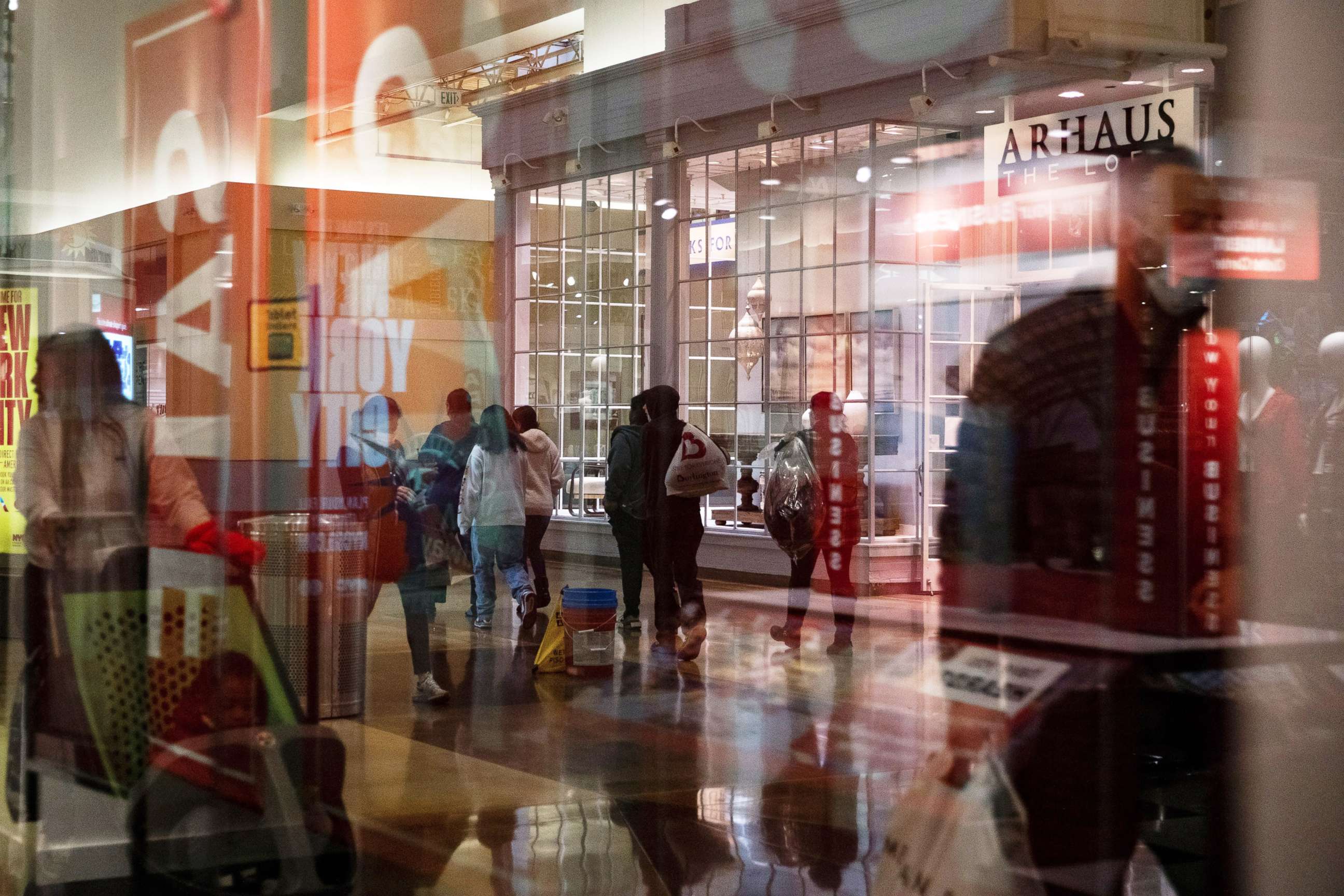 PHOTO: Shoppers walk through the Great Lakes Crossing Outlets mall in Auburn Hills, Mich., Oct. 30, 2021.