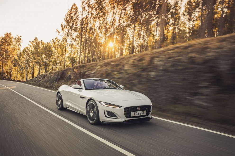PHOTO: The 2022 Jaguar F-TYPE sports car will only be sold with a V8 engine.