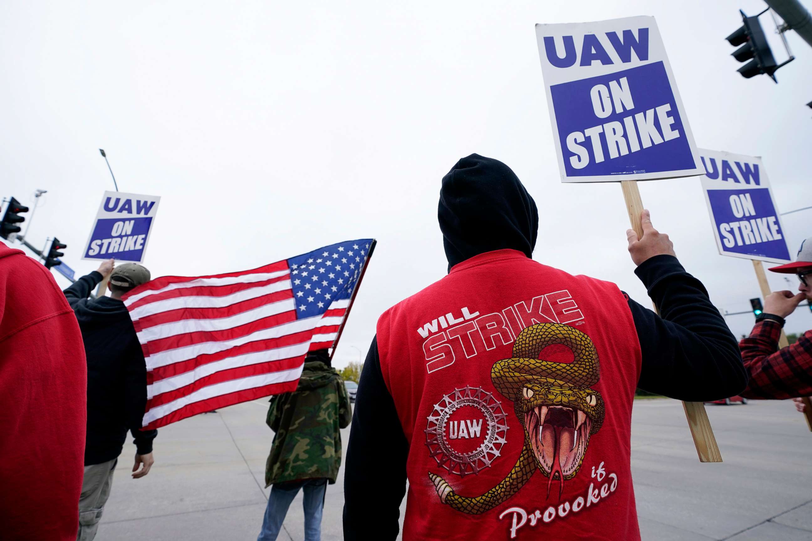 PHOTO: Members of the United Auto Workers strike outside of a John Deere plant, Members of the United Auto Workers strike outside of a John Deere plant, Oct. 20, 2021, in Ankeny, Iowa.