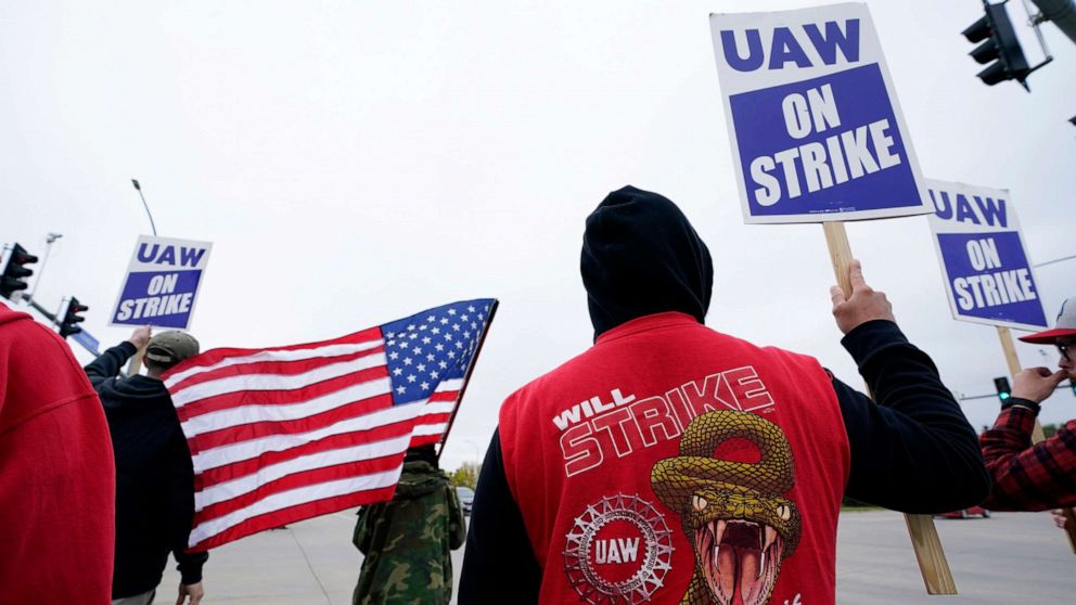 PHOTO: Members of the United Auto Workers strike outside of a John Deere plant, Members of the United Auto Workers strike outside of a John Deere plant, Oct. 20, 2021, in Ankeny, Iowa.