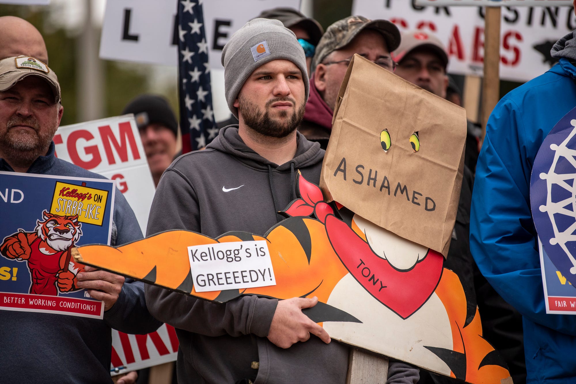 PHOTO: Former Kellogg's employee Austin Brown supports workers on strike during a rally outside Kellogg's World Headquarters in Battle Creek, Mich., Oct. 27, 2021.