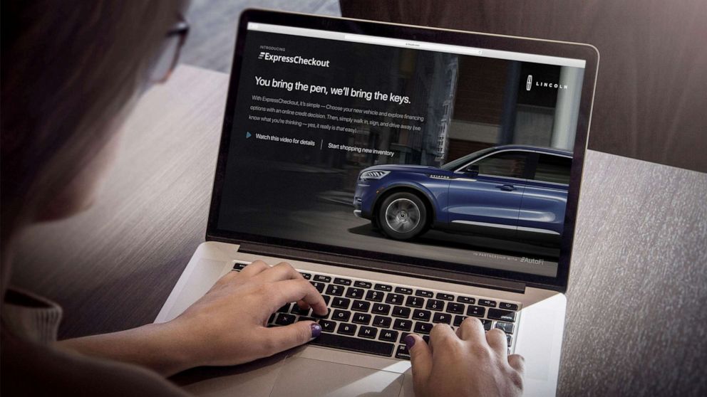 PHOTO: More consumers are starting the car buying process online.