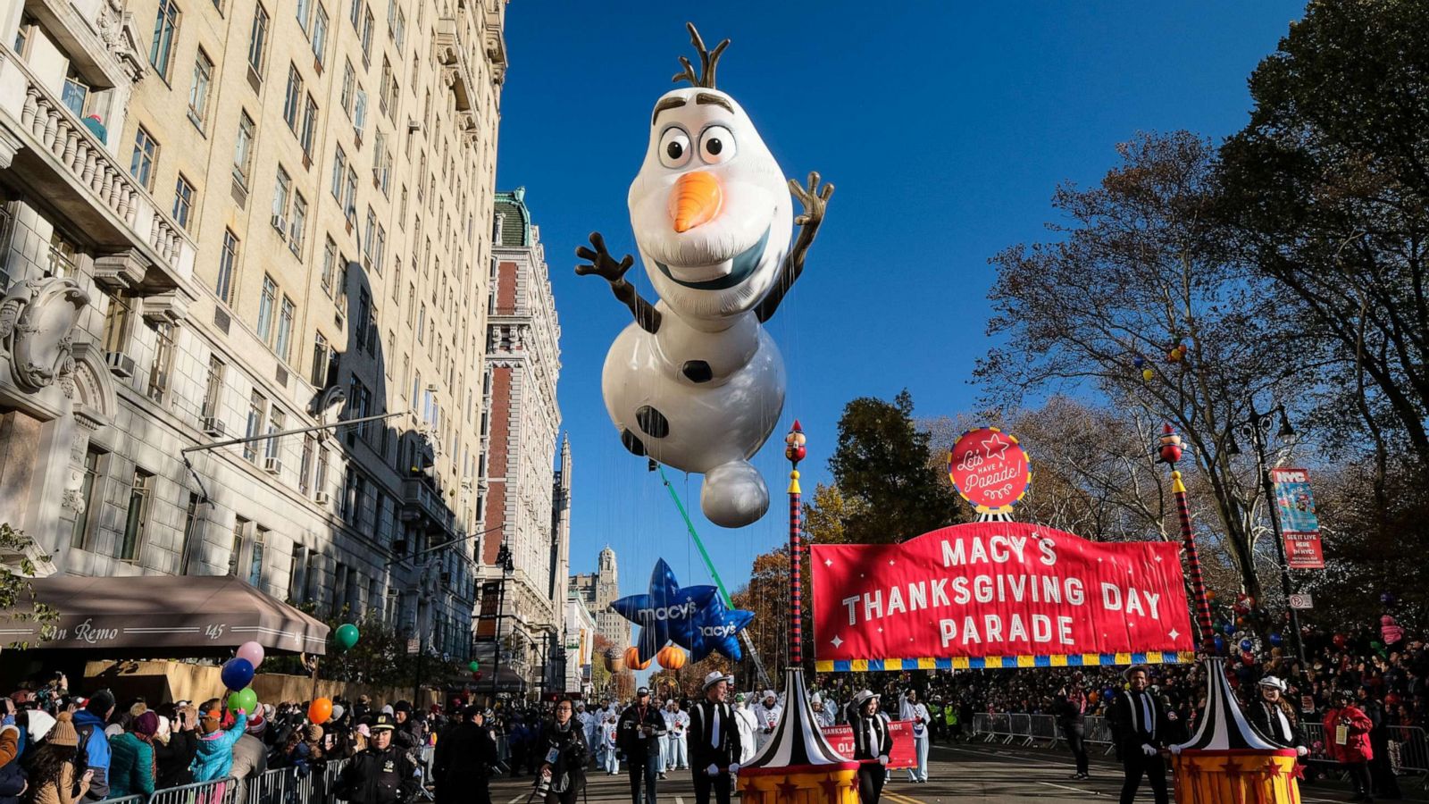 Macy's iconic Thanksgiving Day Parade balloons are now NFTs - ABC News