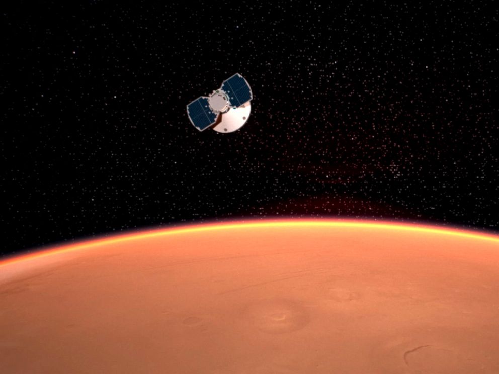 PHOTO: An artists concept released by NASA illustrates the InSight spacecraft approaching Mars.