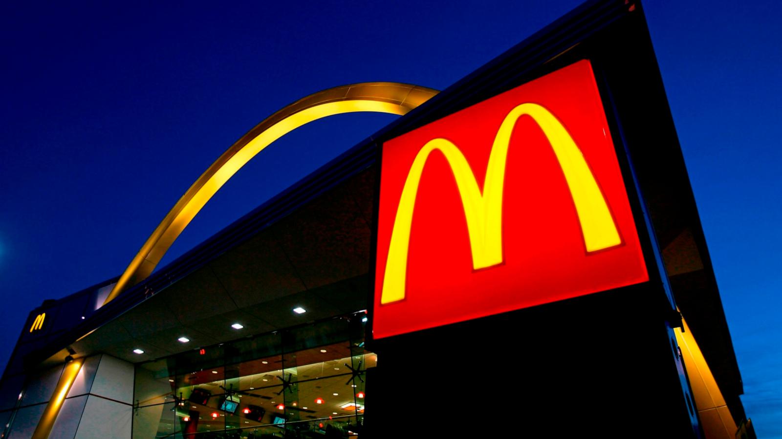 PHOTO: The McDonald's restaurant logo and golden arch is lit up, April 20, 2006, in Chicago.