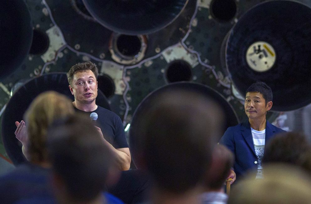 PHOTO:SpaceX founder Elon Musk and Japanese billionaire Yusaku Maezawa speak during the announcement that Maezawa will be the first private passenger who will fly aboard the SpaceX BFR launch vehicle in Hawthorne, Calif., Sept. 17, 2018.