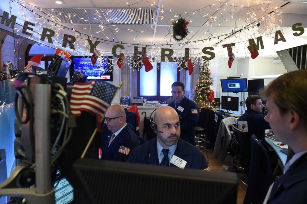 PHOTO: Traders work on the floor of the New York Stock Exchange in New York, Dec. 21, 2018.