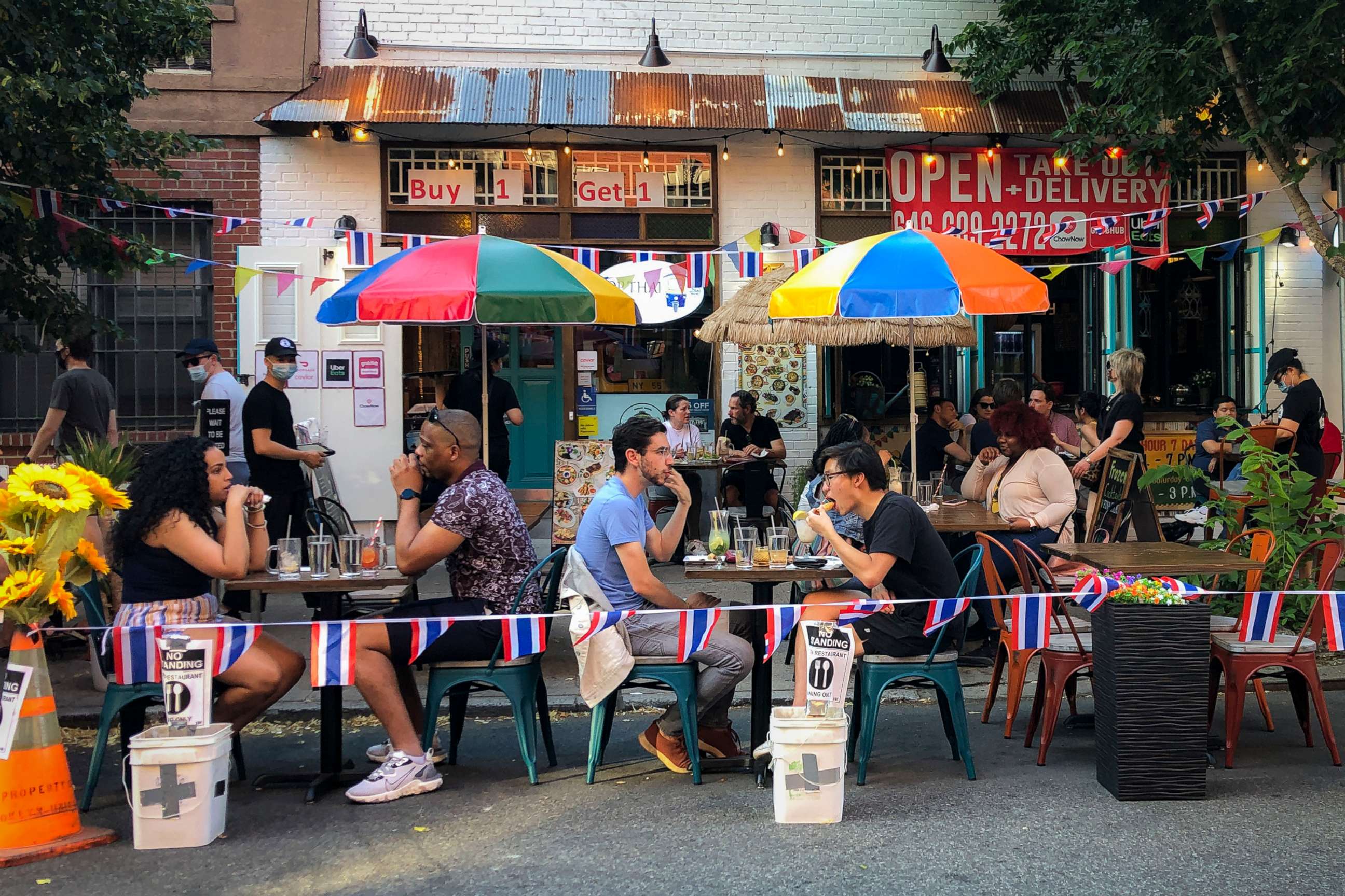 PHOTO: Diners eat al fresco due to COVID-19 concerns in the West Village, June 26, 2020, in New York. 