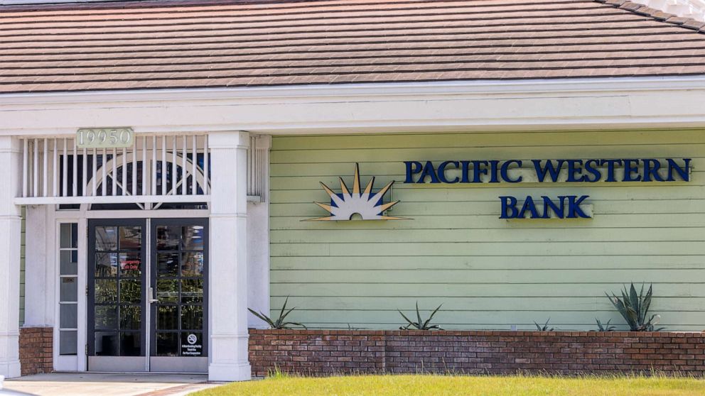 PHOTO: Pacific Western Bank in Huntington Beach, California.