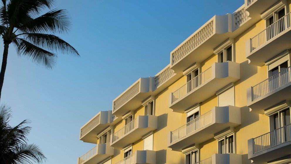 PHOTO: Apartments in Palm Beach, Florida