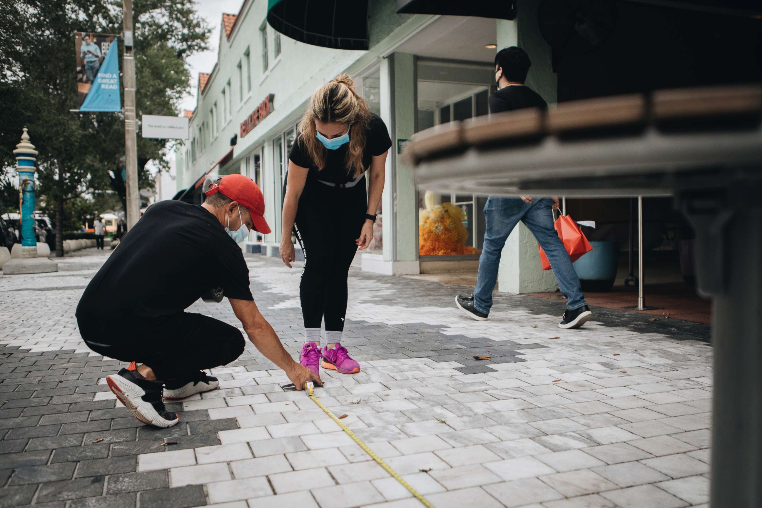 PHOTO: Employees set up tables at a restaurant in Coral Gables, Fla., on May 18, 2020.