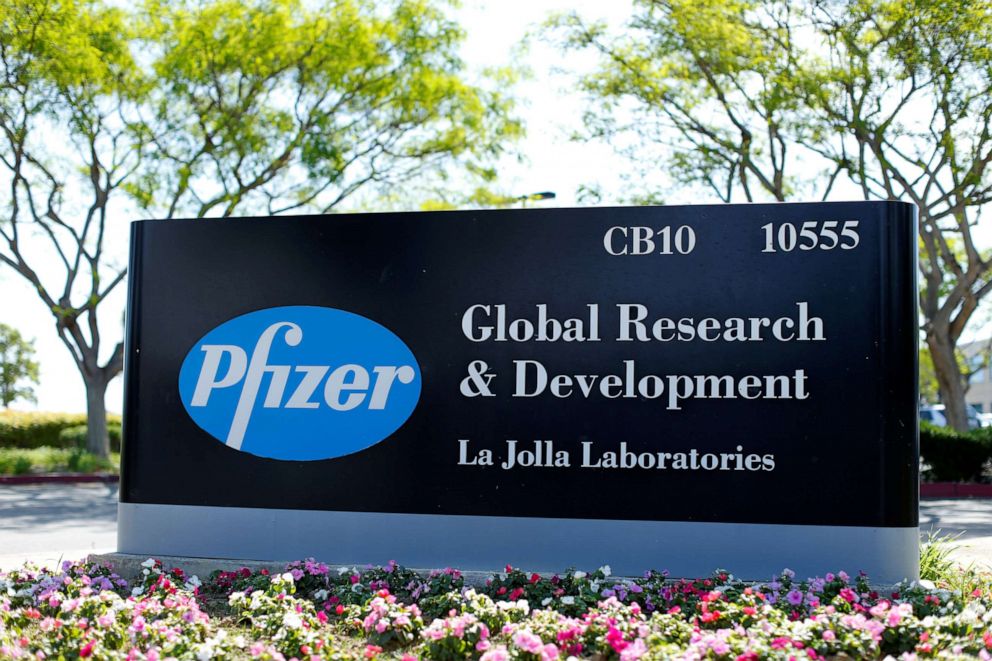 PHOTO: The logo of  U.S. drugmaker Pfizer is pictured here in La Jolla, California, April 21, 2016.