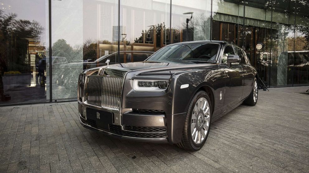 Rolls-Royce introduces hipper, edgier $382,000 SUV for uber-rich young  buyers - ABC News