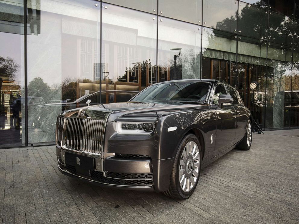 Rolls-Royce introduces hipper, edgier $382,000 SUV for uber-rich young ...