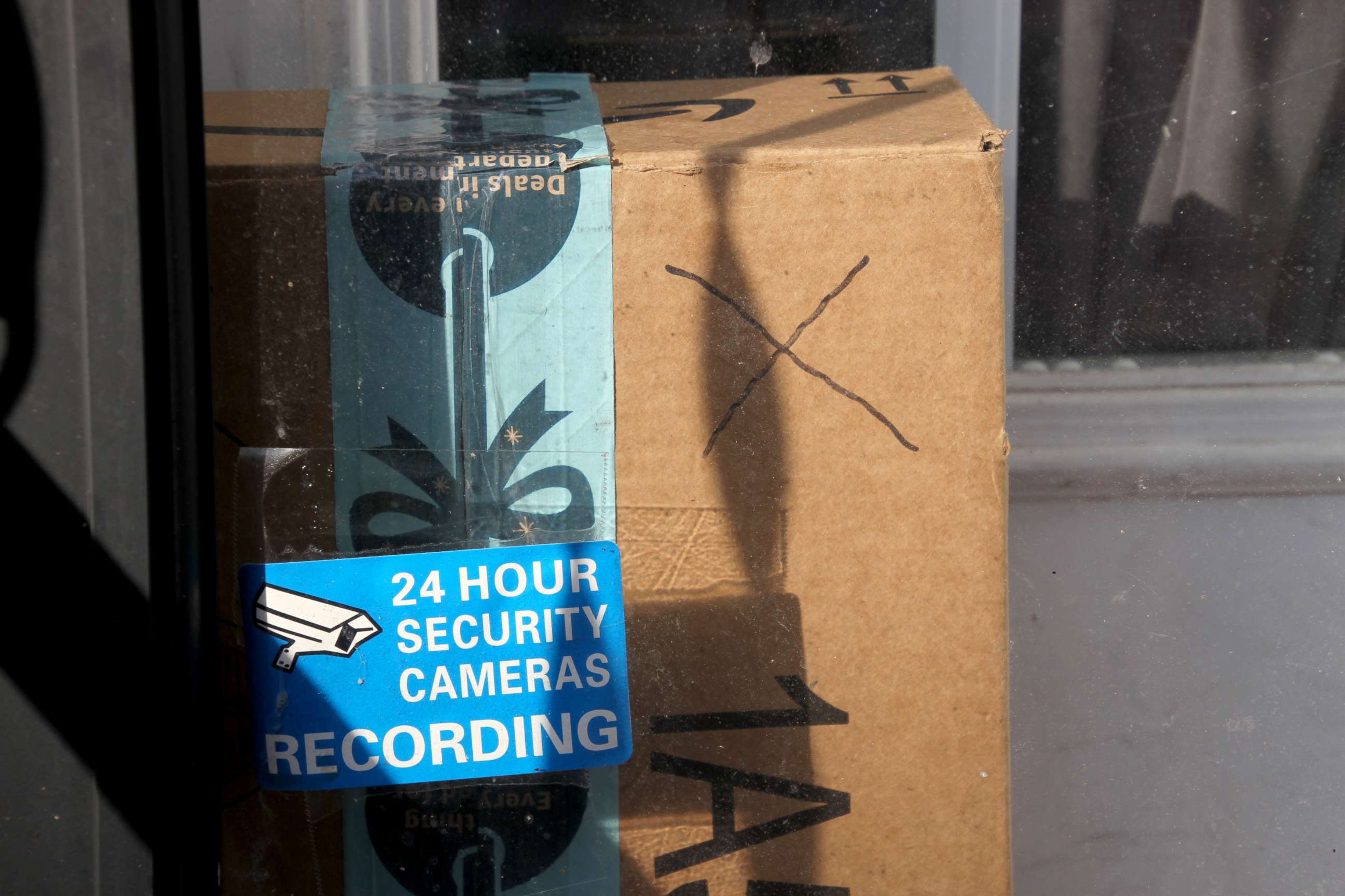 PHOTO: Baltimore residents use a decoy package, marked with an X, to discourage the so-called "porch pirates" operating in the Canton area of Baltimore, Maryland, Dec. 17, 2018.
