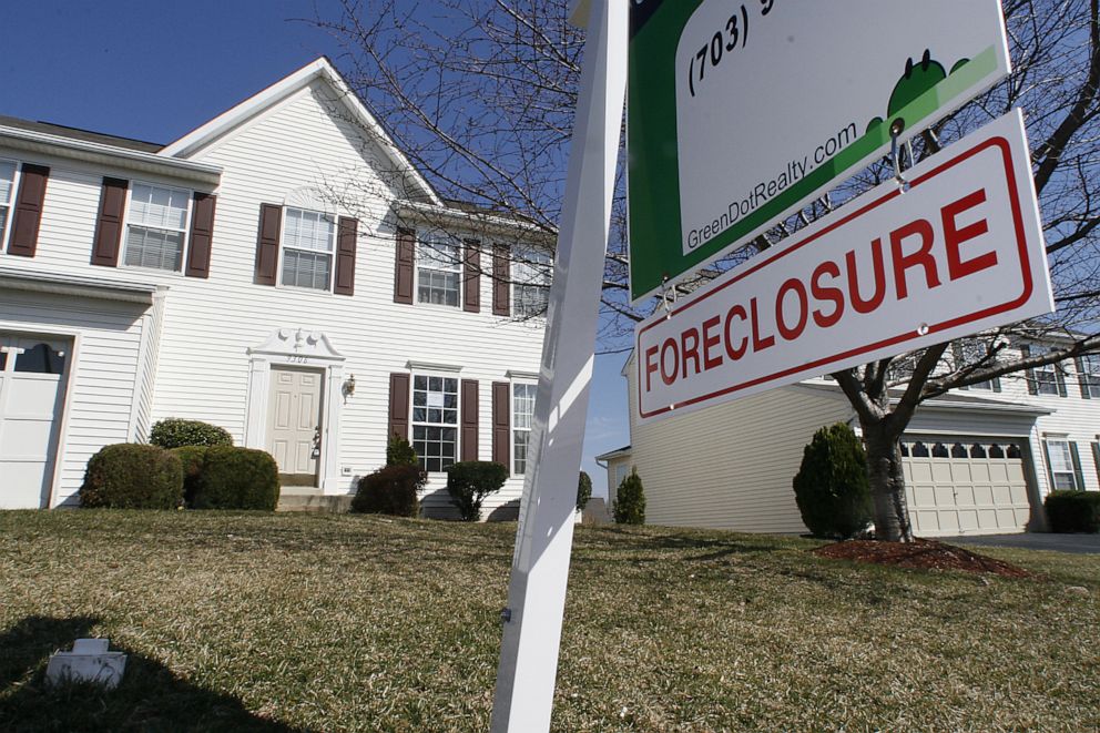 PHOTO: A foreclosure sign is posted outside a property in the Blooms Crossing community of Manassas Park in Manassas, Va., March 6, 2008.