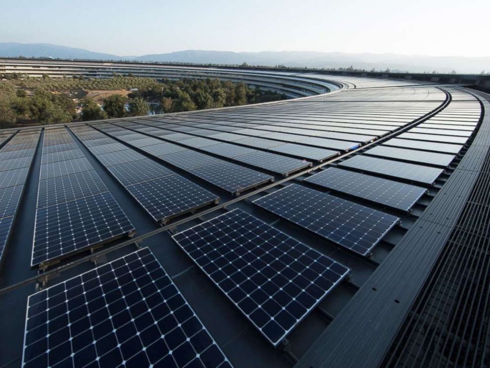 PHOTO: Apple’s new headquarters in Cupertino, Calif. is powered by 100 percent renewable energy, in part from a 17-megawatt onsite rooftop solar installation.