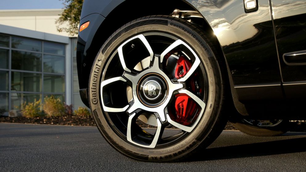 PHOTO: The Black Badge Cullinan comes with 22-inch forged alloy wheels and the marque's first-ever painted brake caliper.