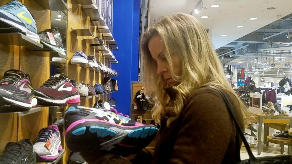 PHOTO: ABC News' Becky Worley shops in a mall in Columbus, Ohio.