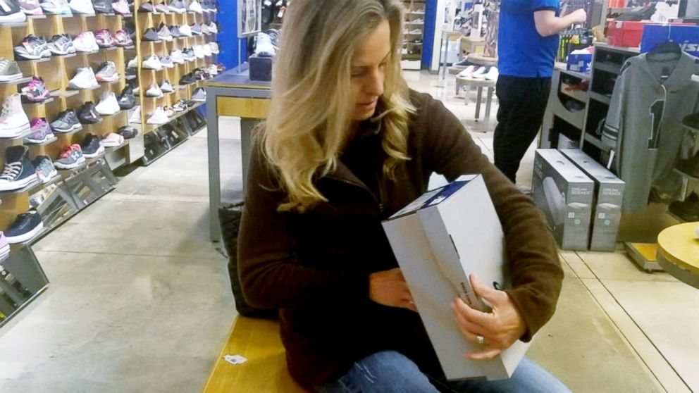 PHOTO: ABC News' Becky Worley shops in a mall in Columbus, Ohio.