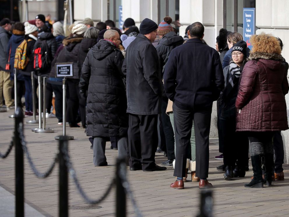 PHOTO: Federal employees continue to line up outside outside the World Central Kitchen for free food and coffee Jan. 28, 2019 in Washington, D.C.