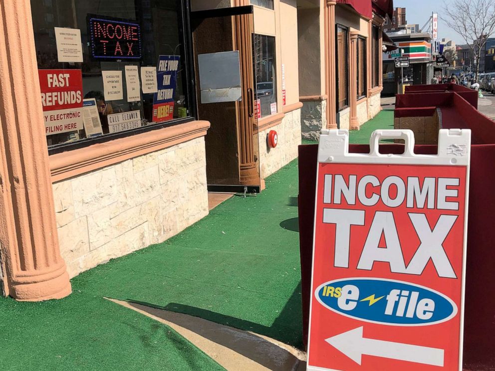 PHOTO: A sign advertising e-file for income tax filing and preparation is displayed outside a store in Queens, N.Y.