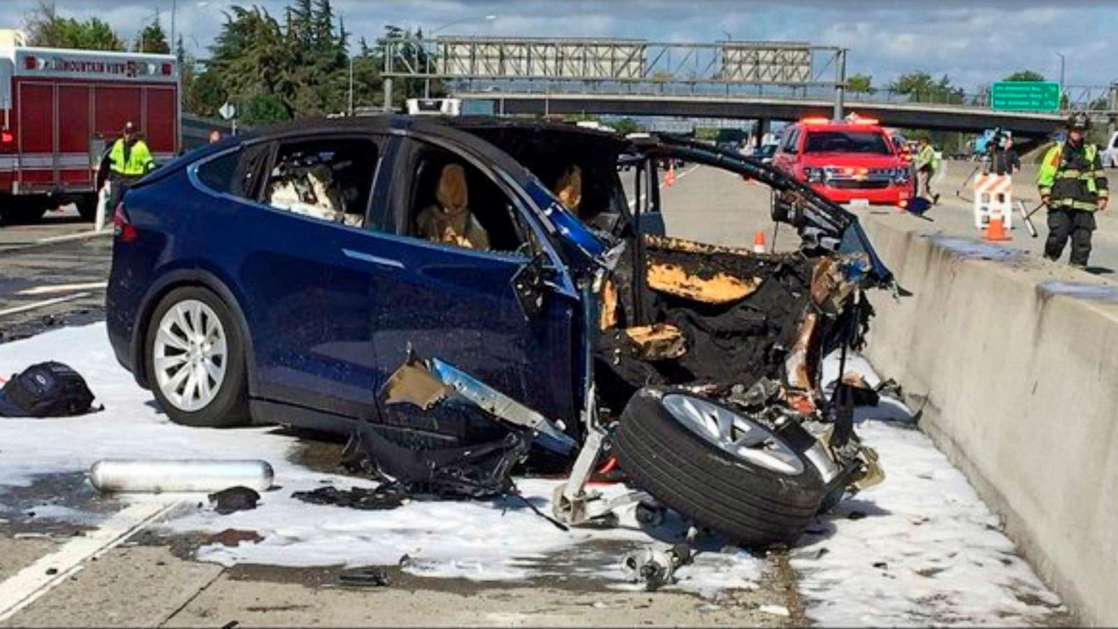 Tesla On Autopilot Had Steered Driver Towards Same Barrier Before Fatal  Crash, Ntsb Says - Abc News