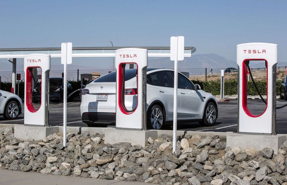 PHOTO: A Tesla electric vehicle supercharging station is located in the Tehachapi Mountains, adjacent to Interstate 5, near Lebec, Calif., July 7, 2021.