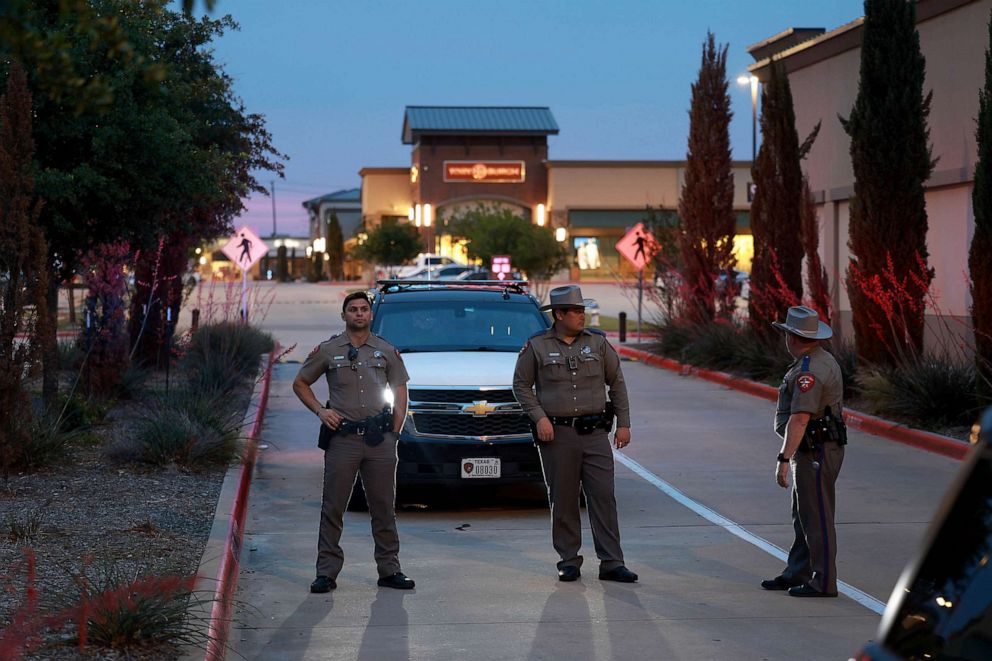 PHOTO: Texas Department of Public Safety officers block an entranceway to the Allen Premium Outlets mall May 7, 2023 in Allen, Texas.
